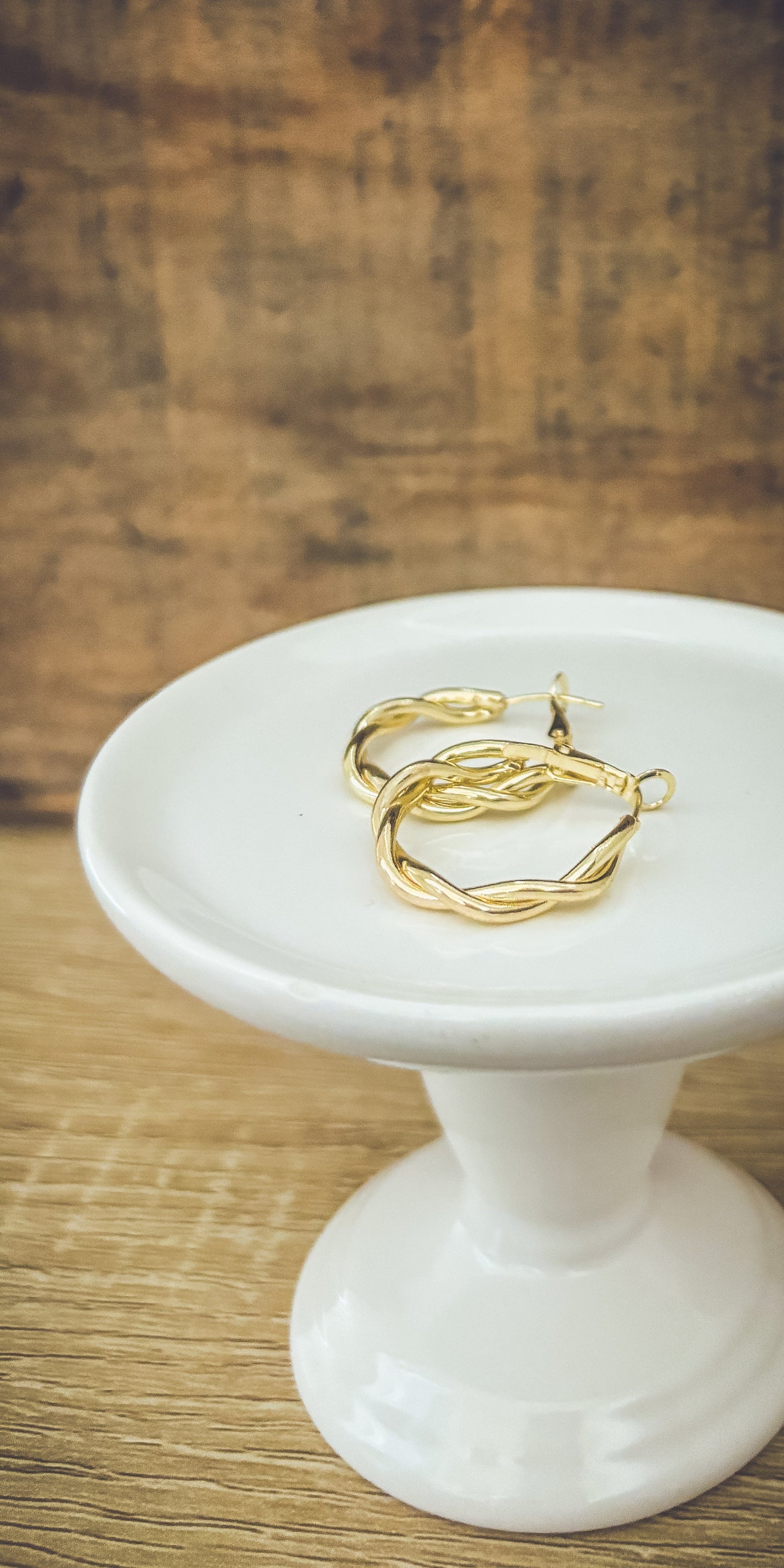 The Everyday Hoop Twist - Gold or Silver